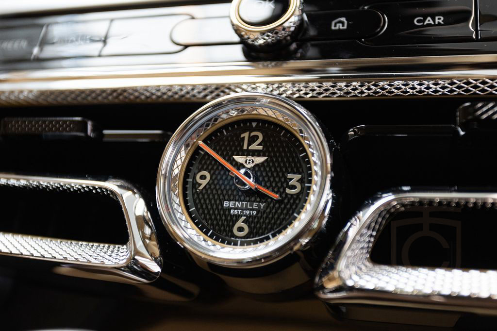 Bentley Flying Spur Azure V8