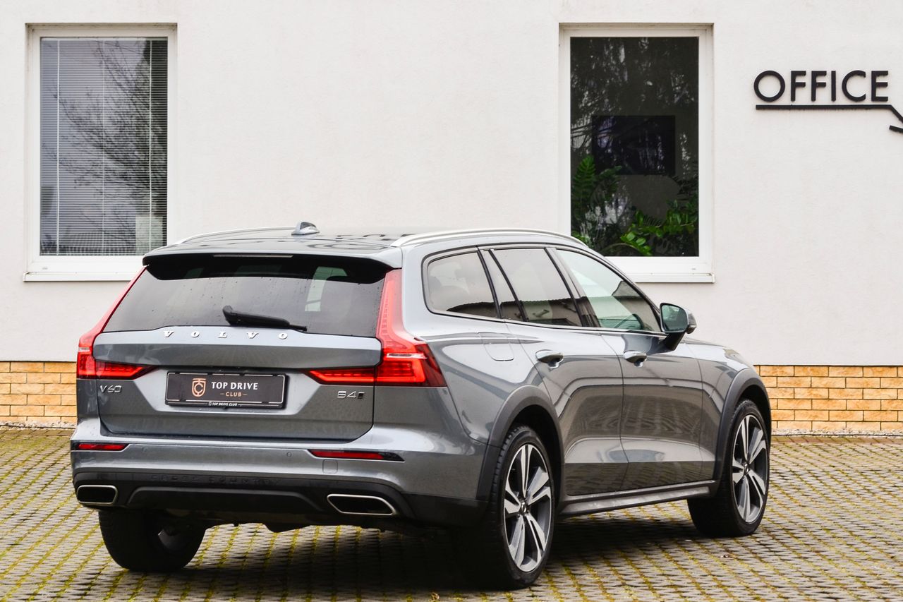 Volvo V60 CC B4 AWD Momentum