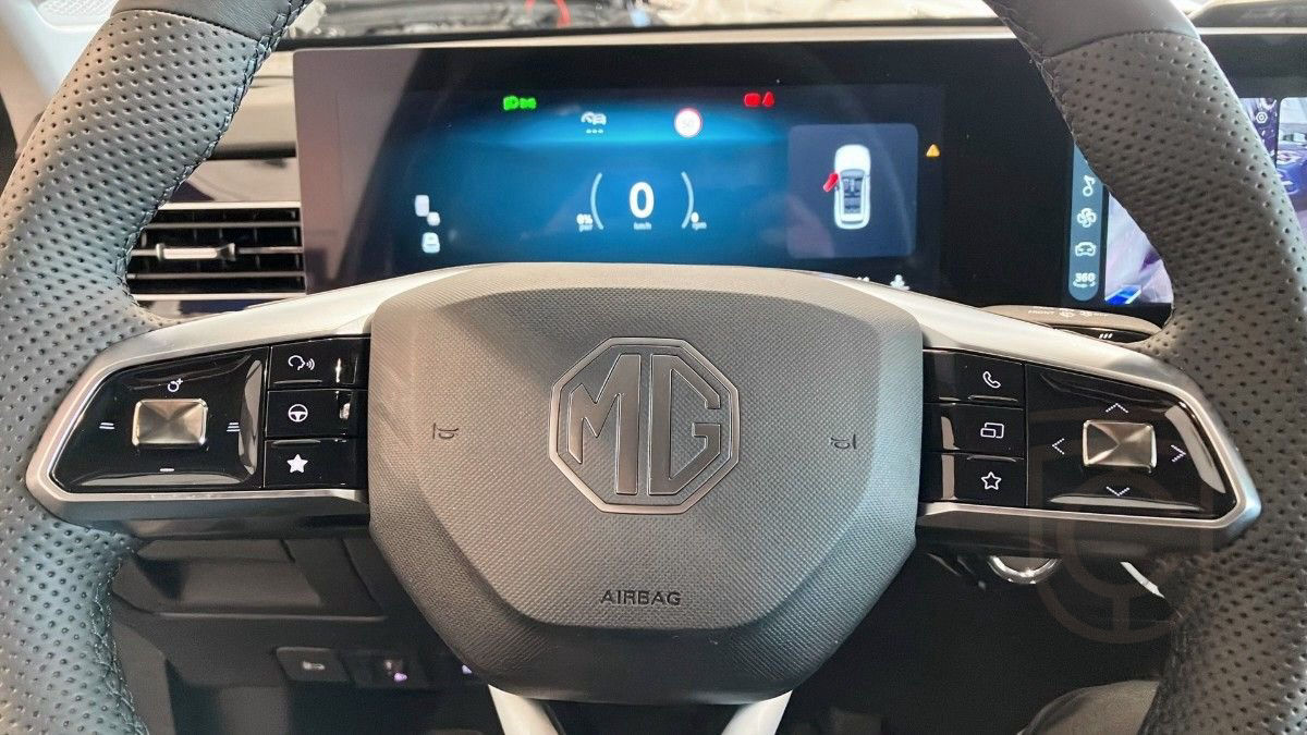 MG HS LUXURY PLUG-IN HYBRID
