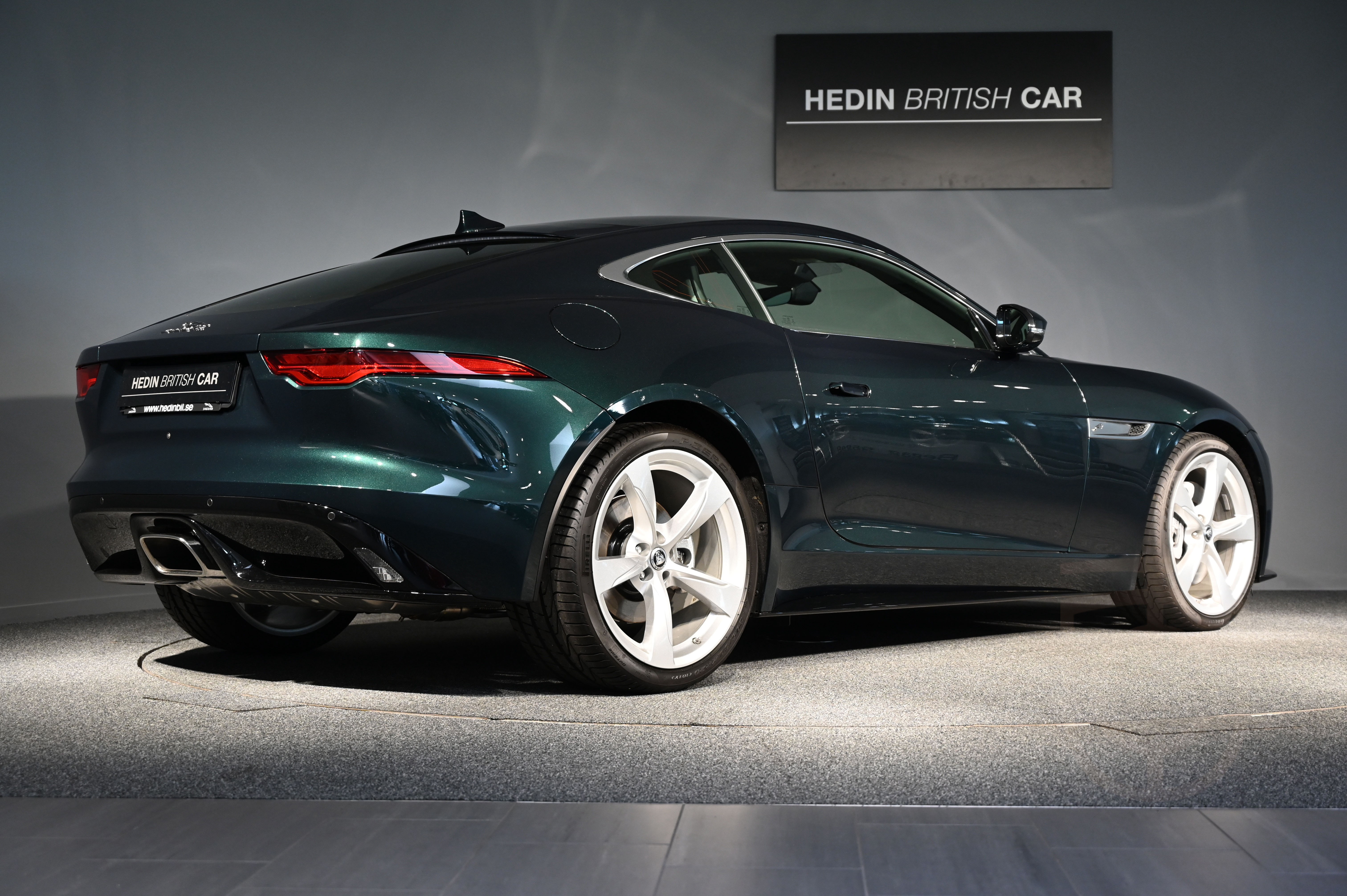 Jaguar F-Type P300
