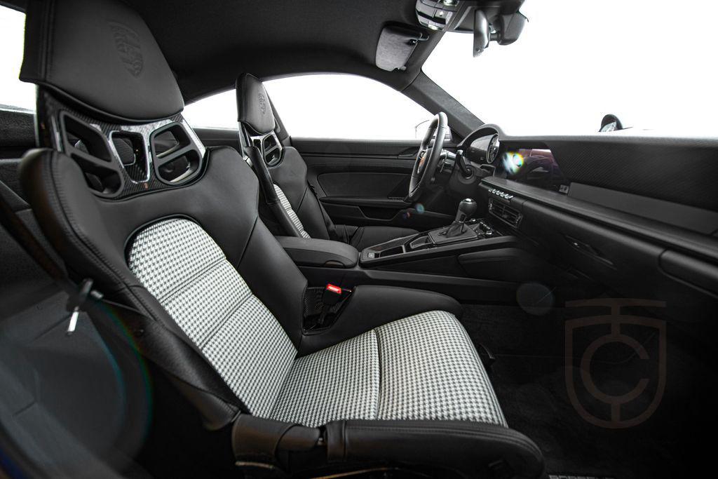 Porsche 992 GT3 Touring / 1520km / Houndstooth / VAT