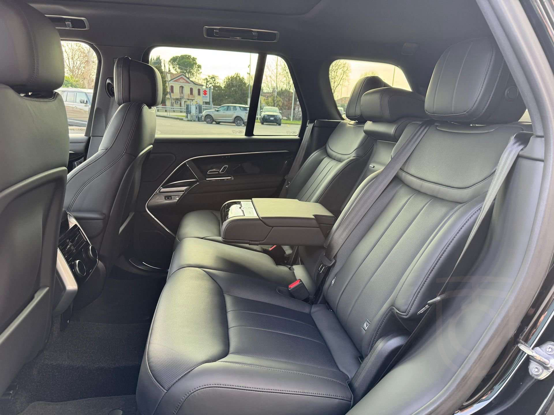 Land Rover Range Rover 3.0D l6 D350 HSE Black Design Edition
