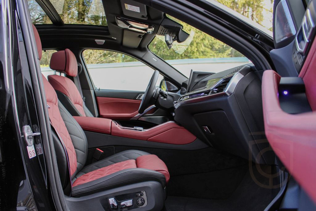 BMW X6 M60 i xDrive / STANDHEIZUNG / B&W / TRAVEL