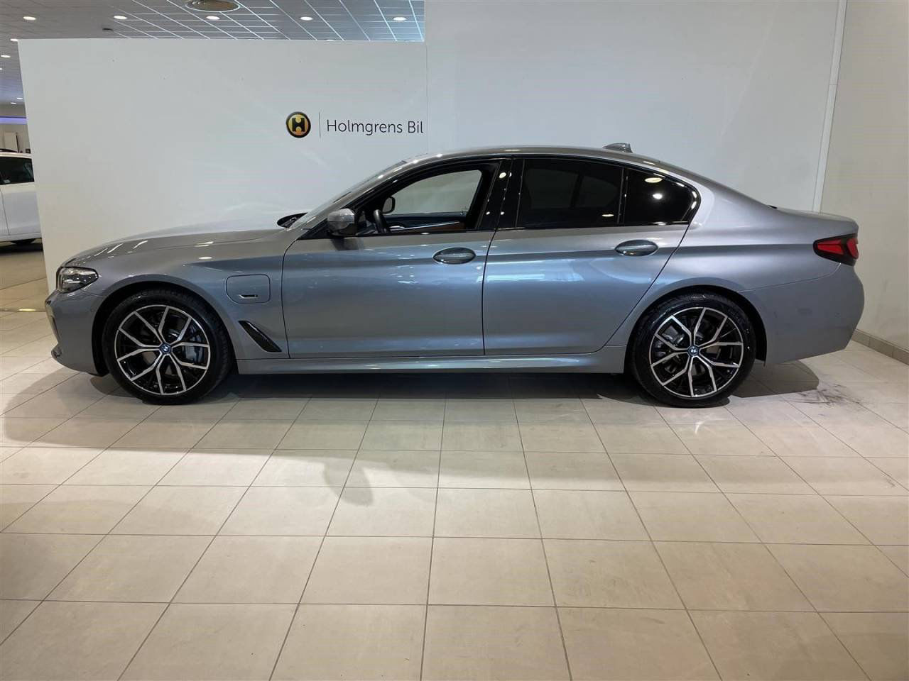 BMW 545 e xDrive Sedan M-Sport
