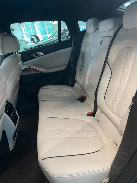 BMW X6 M60 i xDrive / HUD / PANO/ LED/ 360 KAMERA