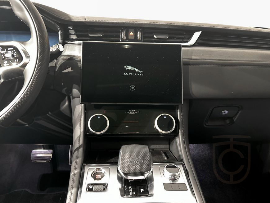 Jaguar F-Pace P550 AWD SVR