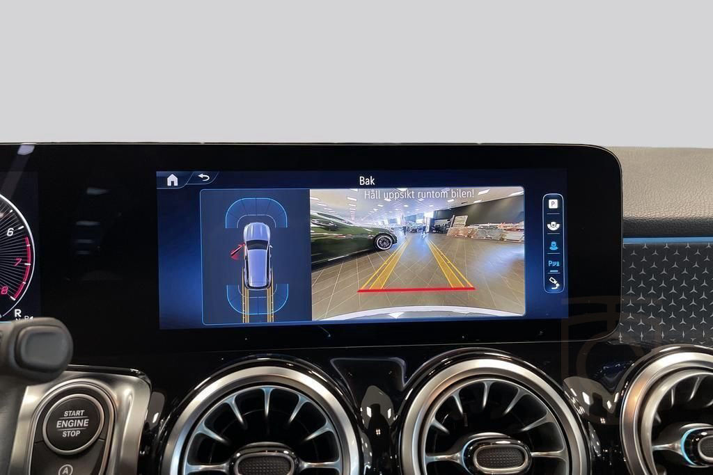 Mercedes-Benz GLB 200 7G-DCT Widescreen Navigation