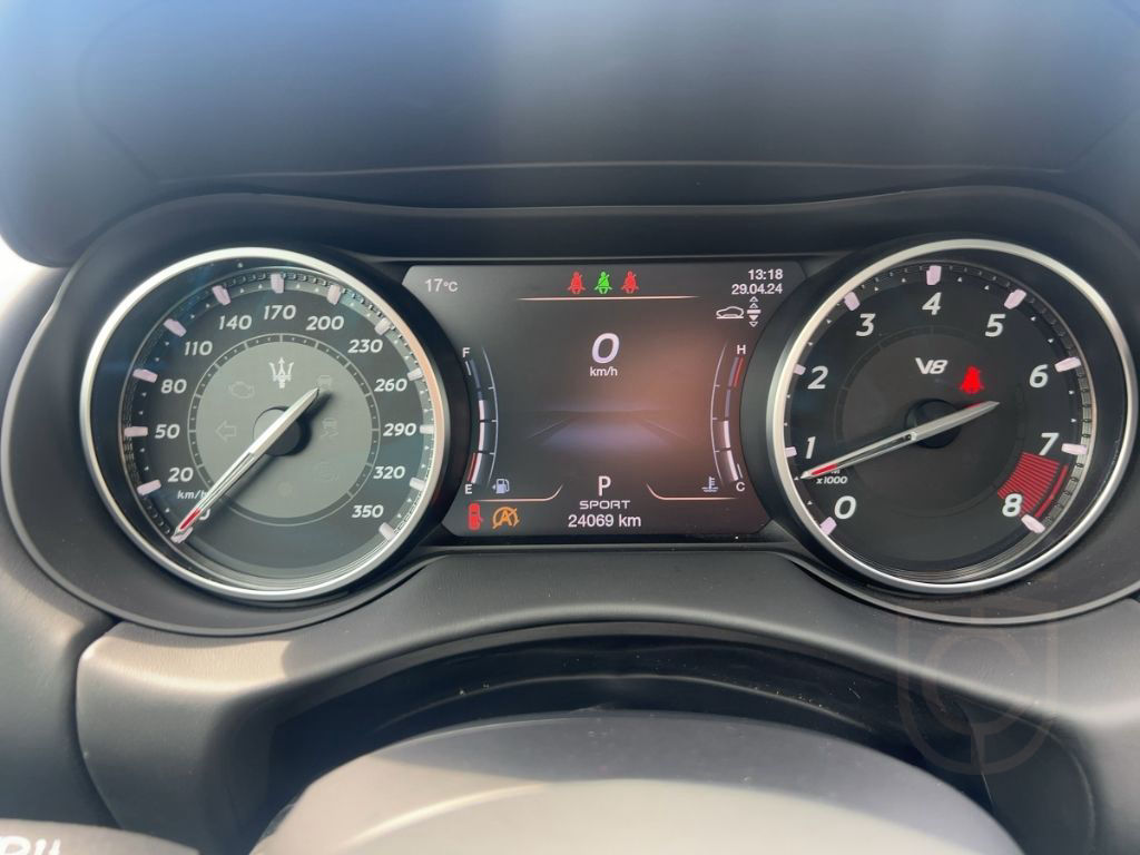 Maserati Levante TROFEO MY23 V8 580PS AWD Nero&Nero