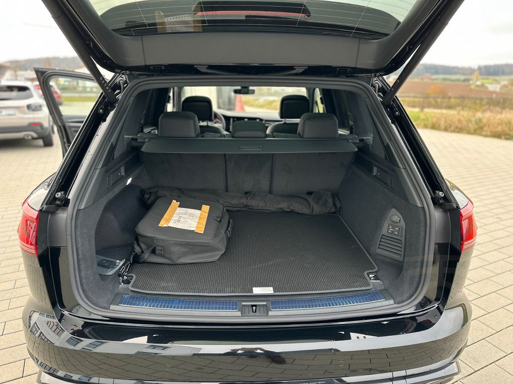 Volkswagen Touareg R eHYBRID+AHK+PANO+DYNAUDIO+SOFTCLOSE