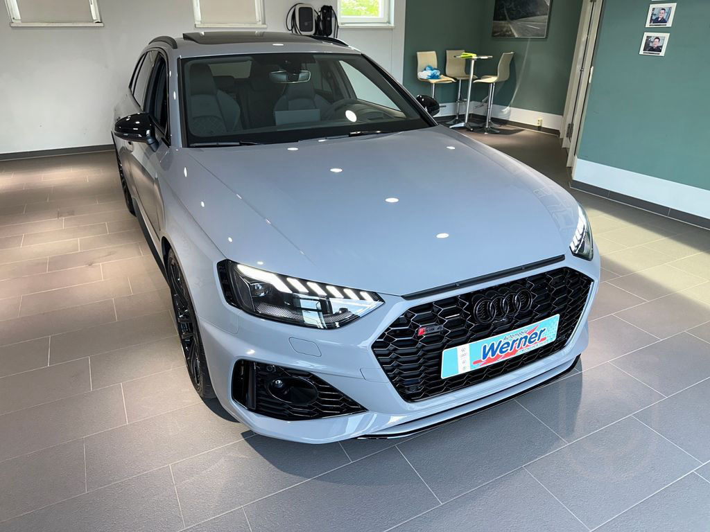 Audi RS 4 Avant 450PS Black PanoDach B&O HUD