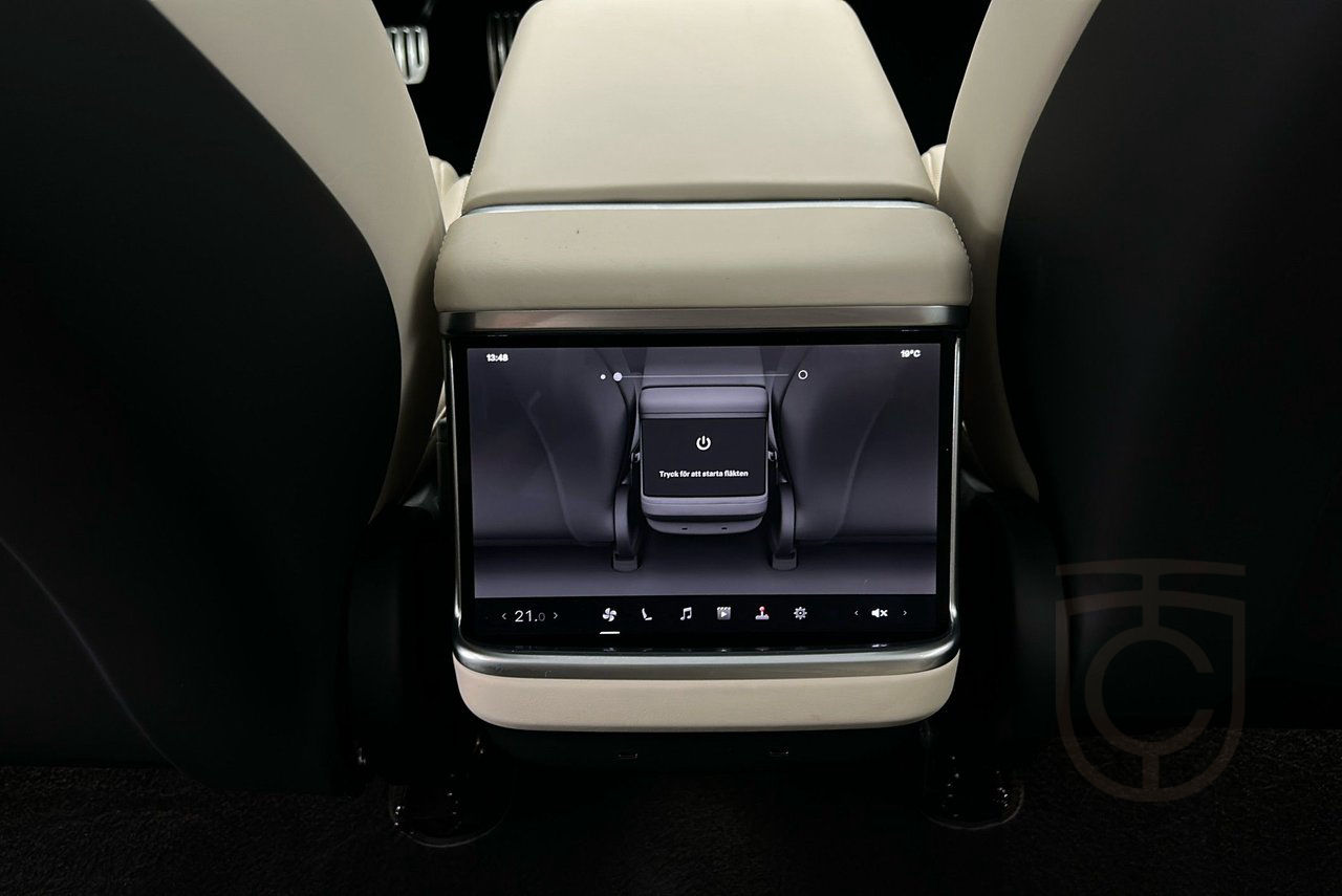 Tesla Model S AWD Yoke
