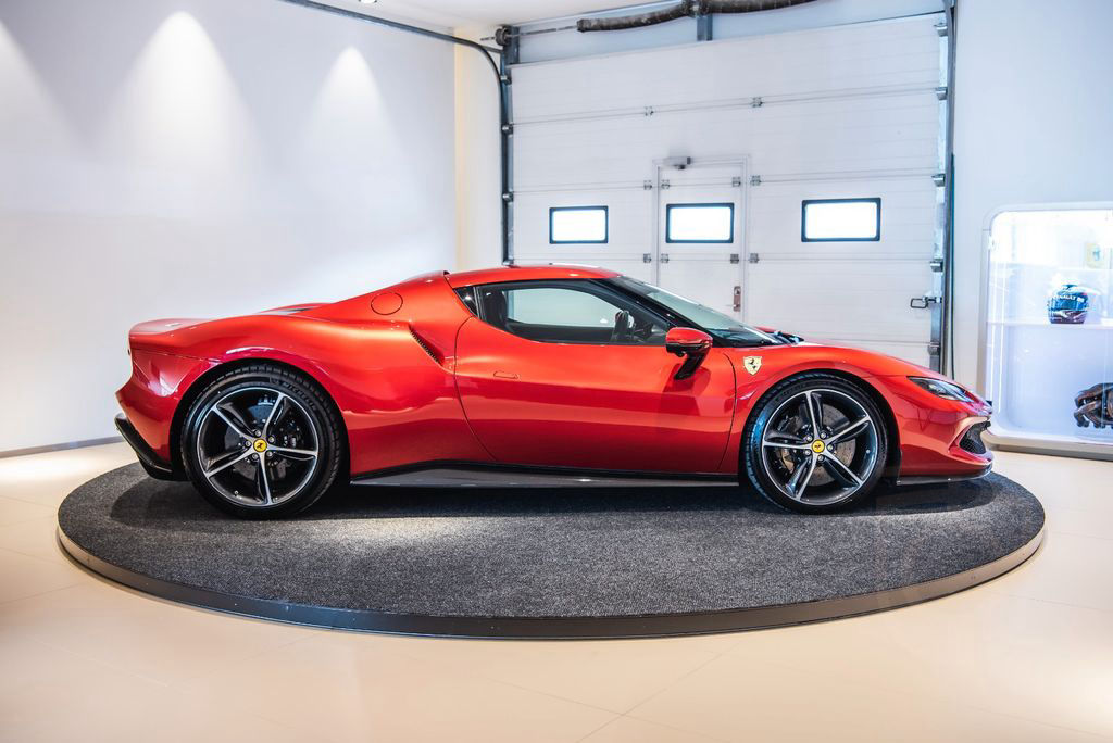 Ferrari 296 GTB *CARBON, FULL OPTIONS*