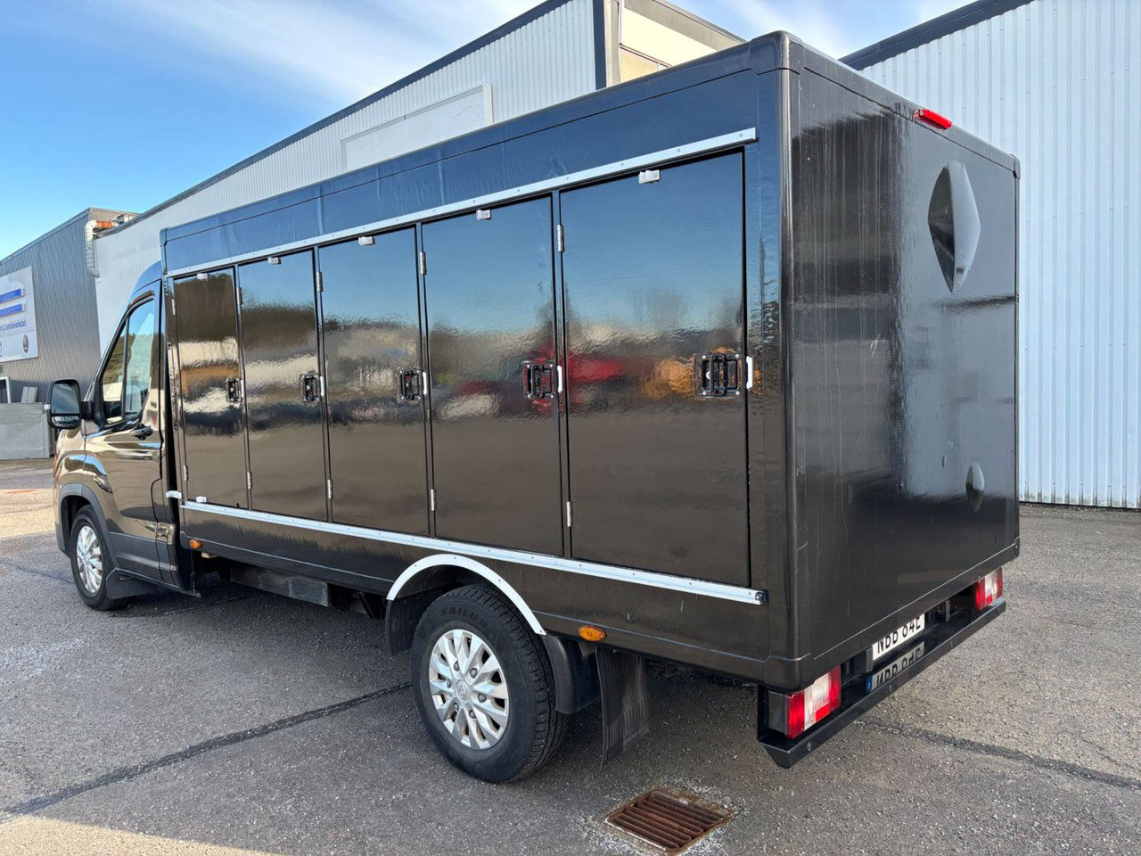 Maxus E-Deliver 9