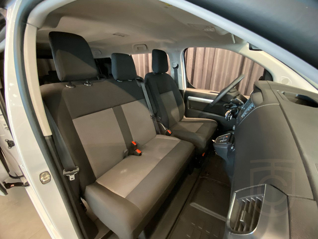 Peugeot Traveller e-TRAVELLER BUSINESS L3