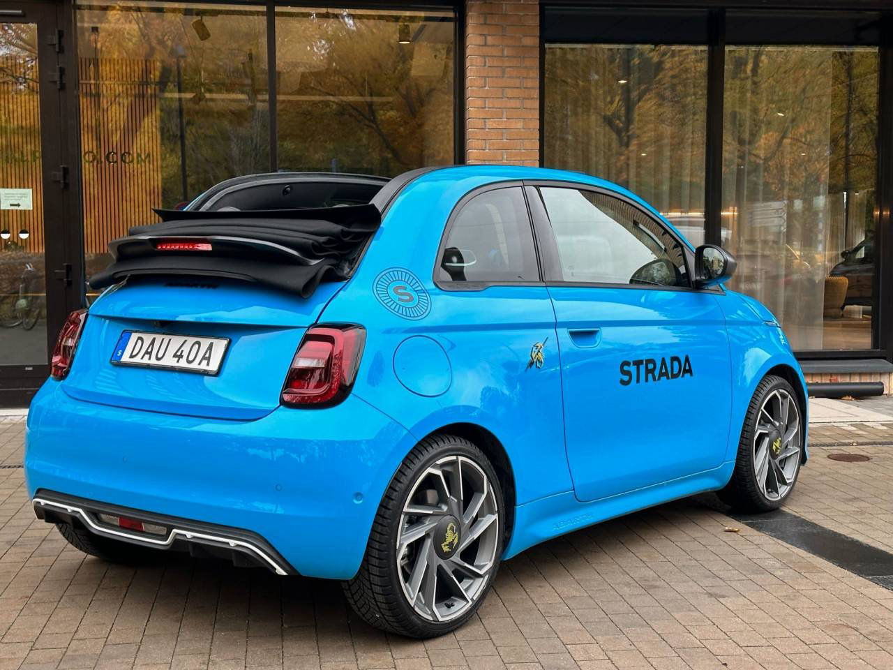 Abarth 500 e Cabrio Scorpionissima