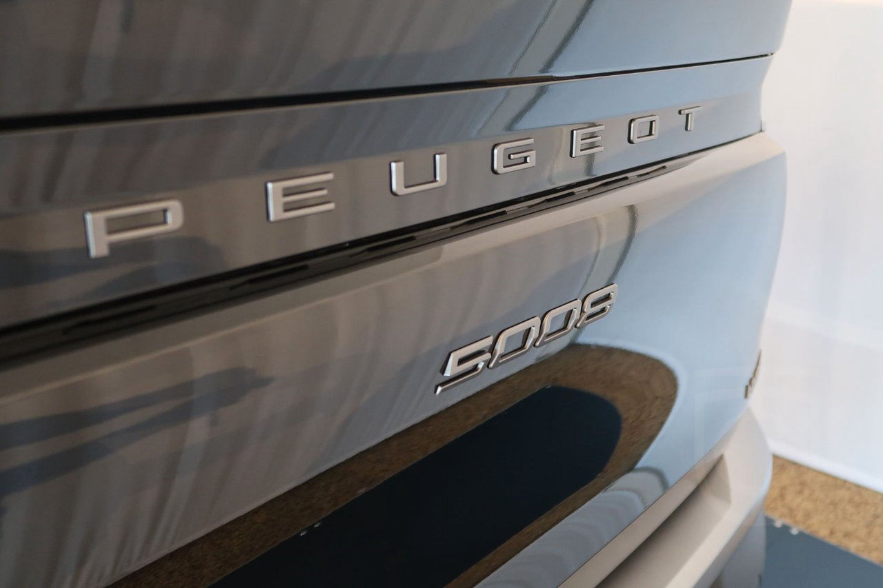 Peugeot 5008 GT Hybrid