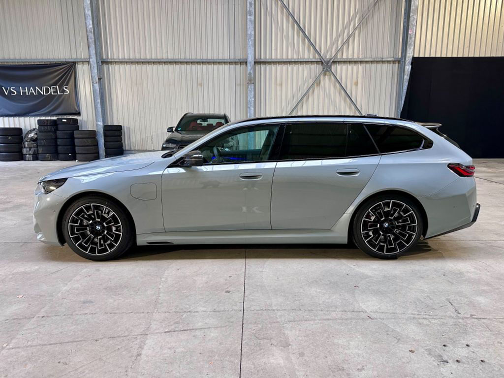 BMW M5 Plug-In Hybrid xDrive TOURING*PANO*AHK*CARBON