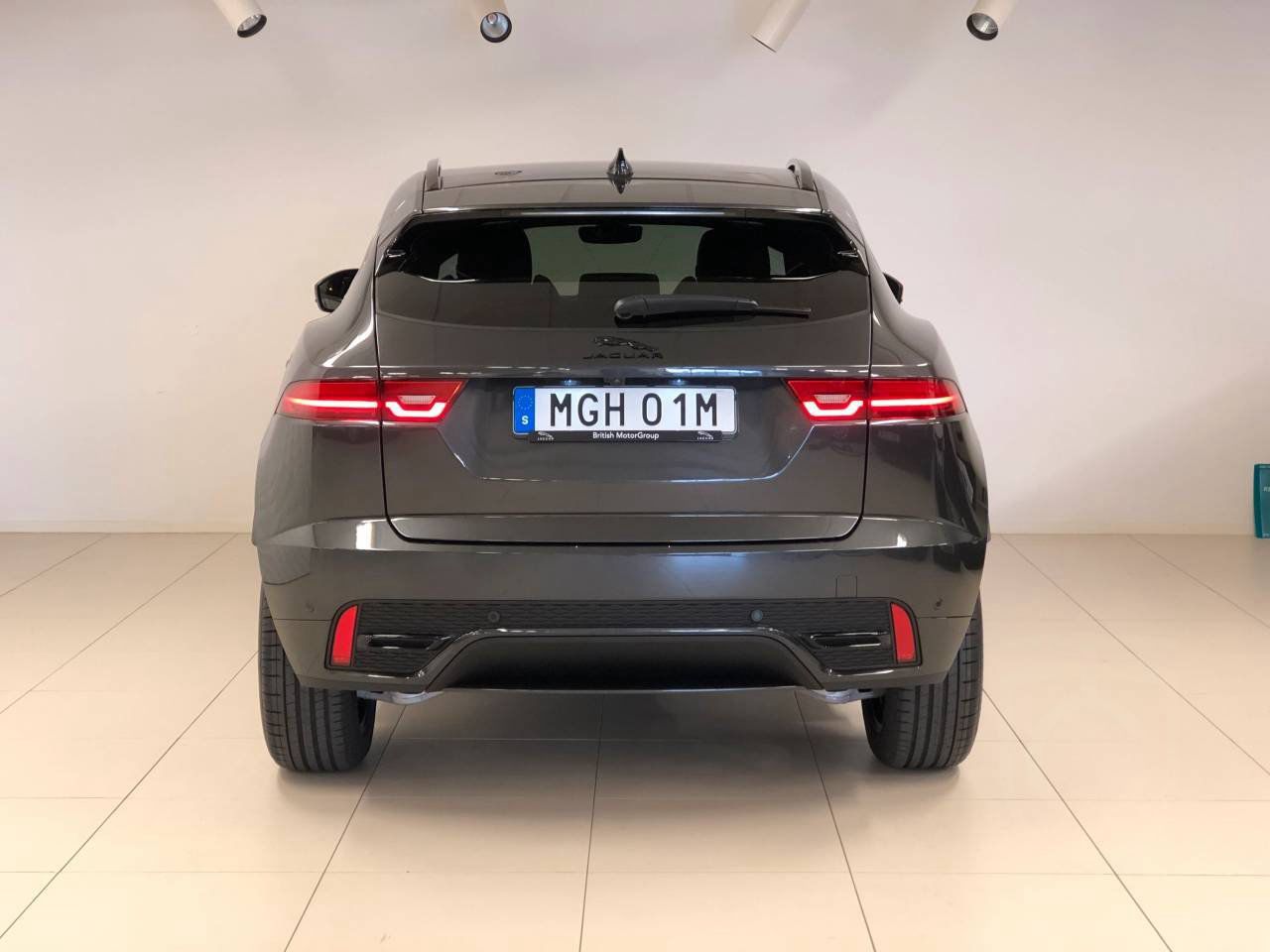 Jaguar E-Pace P300e