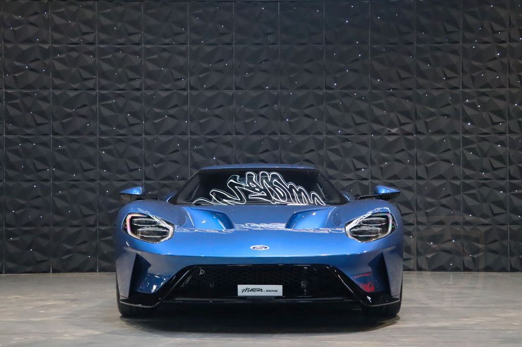 Ford GT - Blue Liquid - Carbon - Camera - Like New