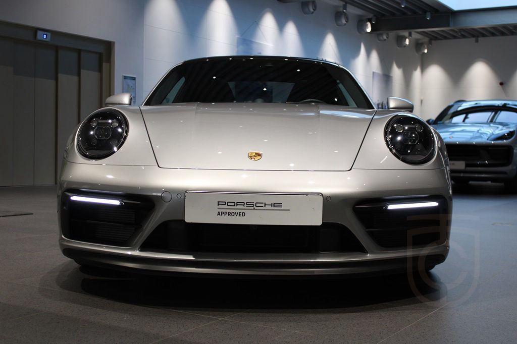 Porsche 911 Carrera 4 GTS