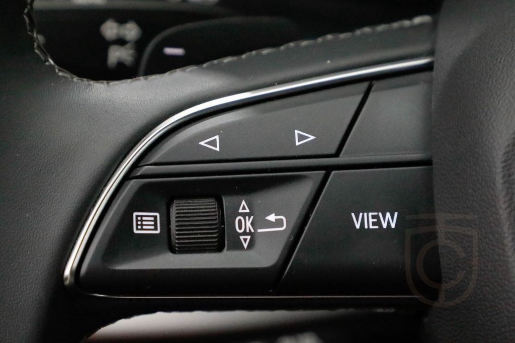 Audi Q8 55 TFSIe quattro AHK Matrix HUD 360° Luft ACC