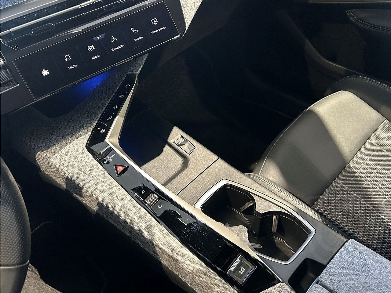 Peugeot 5008 GT Hybrid