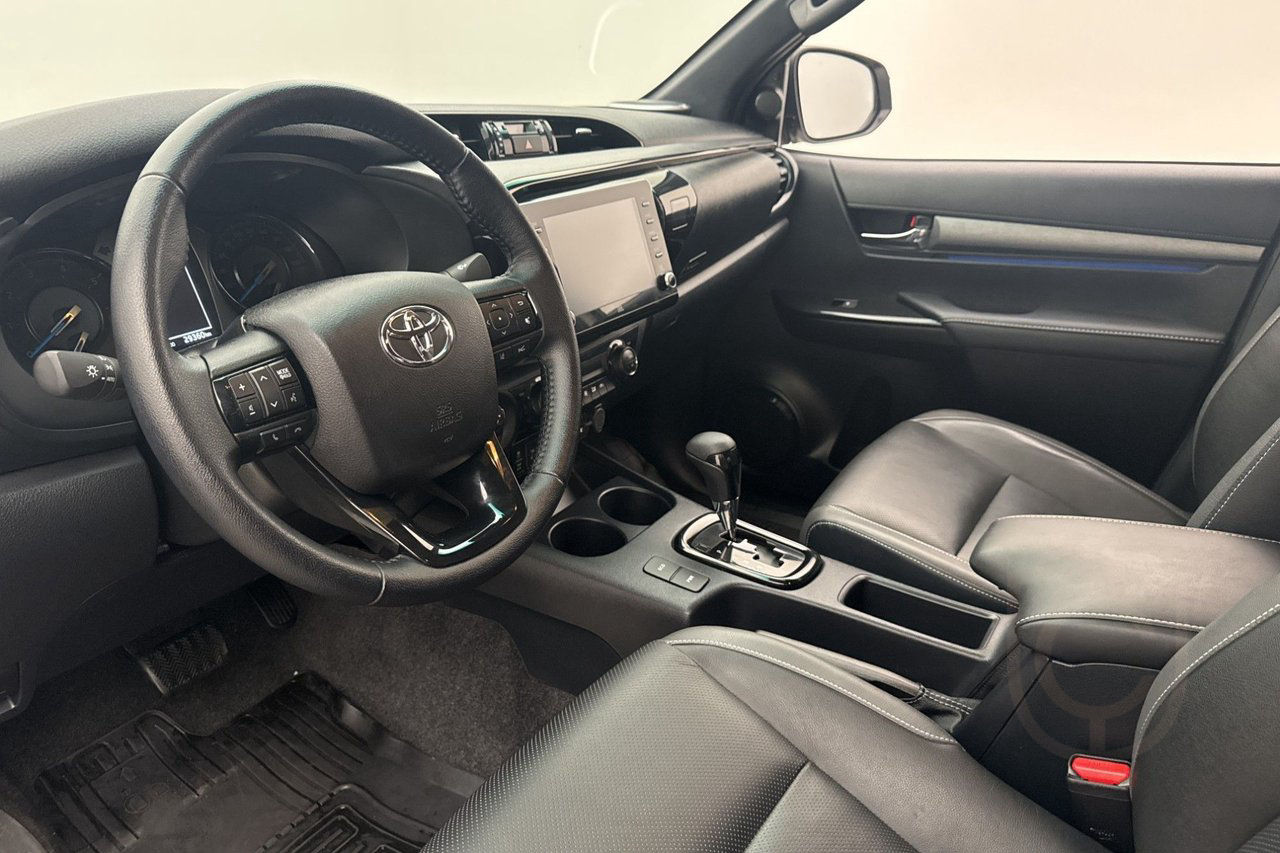 Toyota Hilux Invincible 2.8 4WD