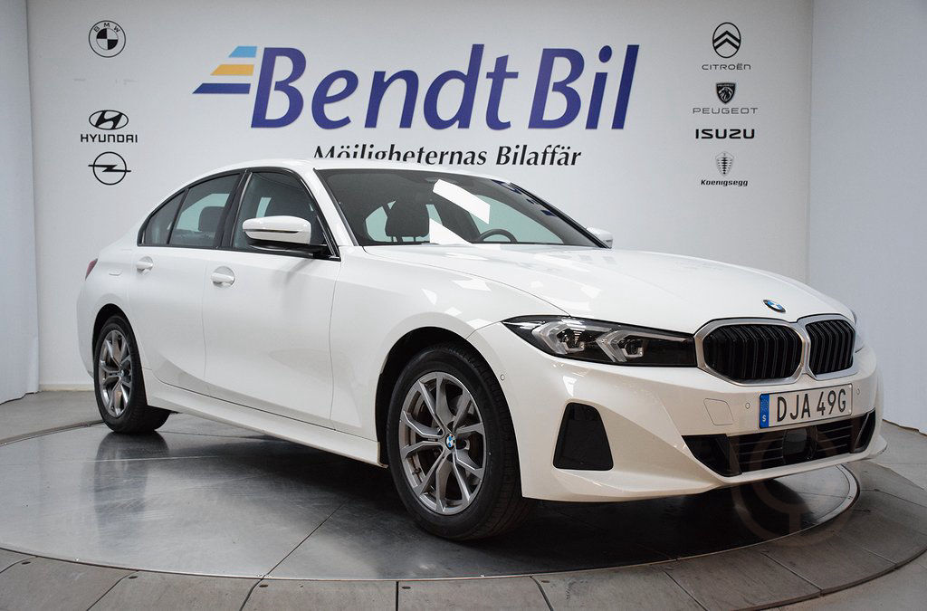 BMW 320i Sedan