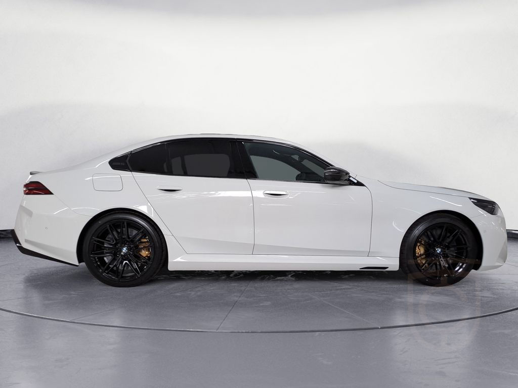 BMW M5 Plug-In Hybrid xDrive Ultimate Package