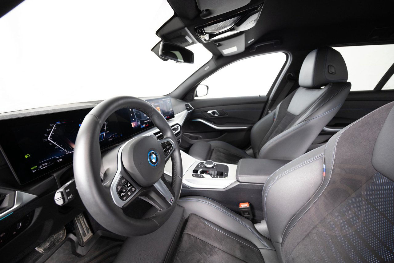 BMW 330e xDrive Touring M Sport