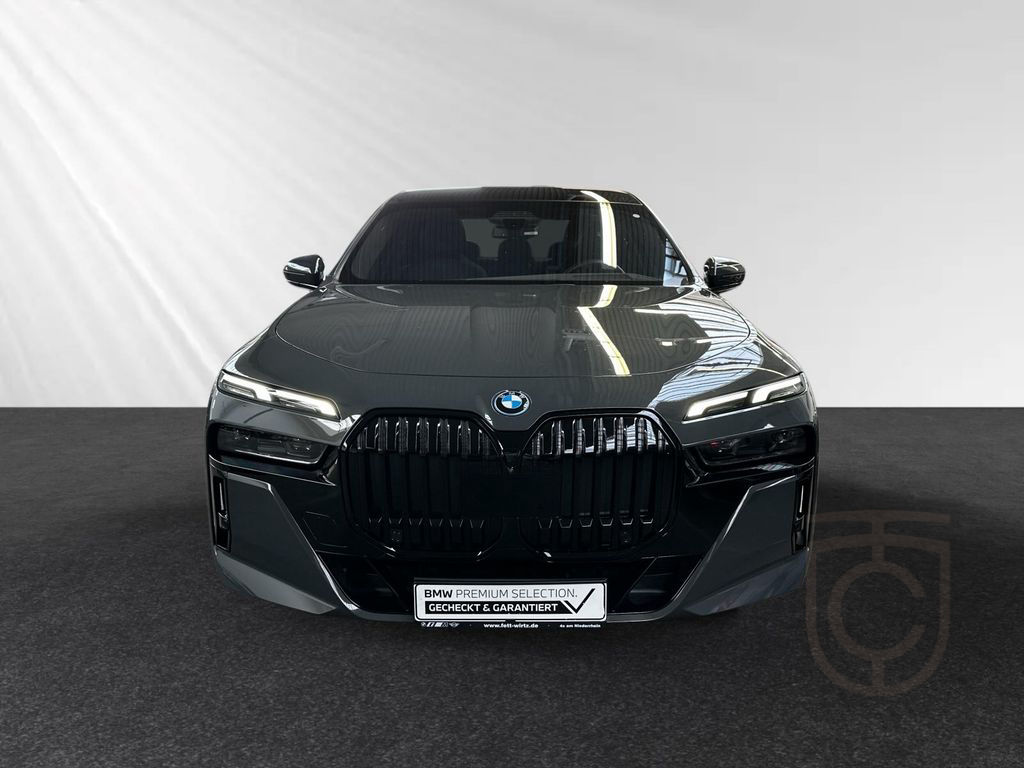 BMW i7 xDrive60 M Sport Pro|SkyLounge|AHK|Massage