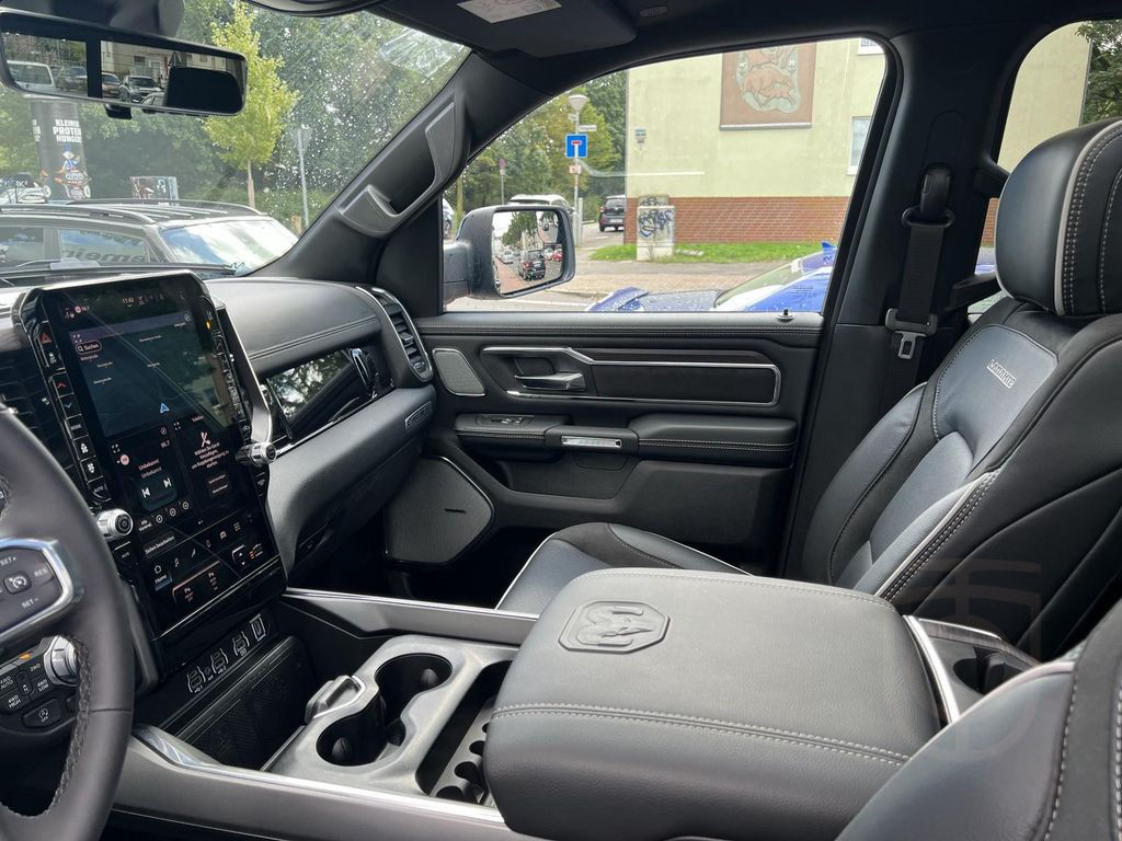 Dodge RAM Laramie Night Premium + 5 Jahre Garantie AHK