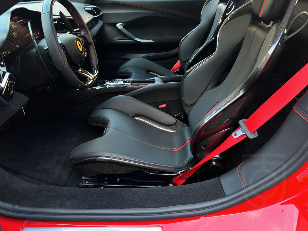Ferrari 296 GTB *Lift* *Racing Sitze*