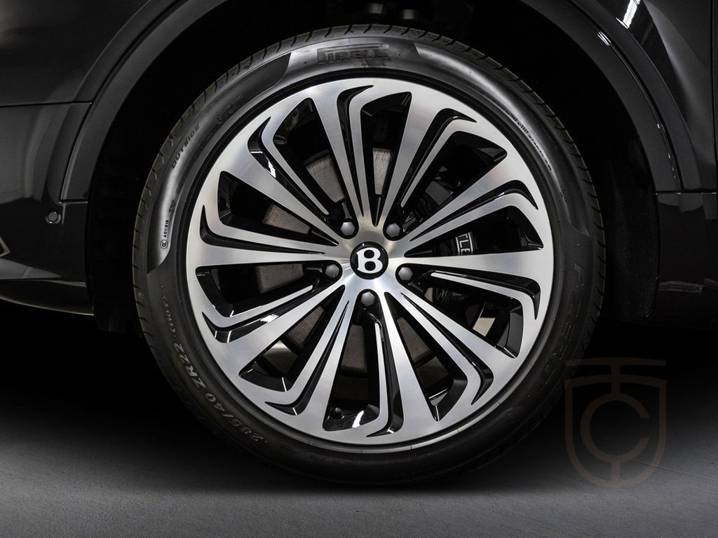 Bentley Bentayga V8 Azure EWB |First Edition|Black Line|