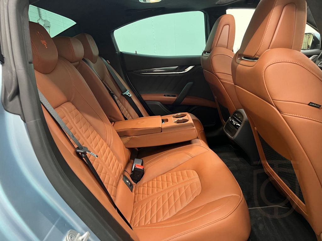 Maserati Ghibli SQ4 F Tributo Sondermodell, Pano, KW, ...