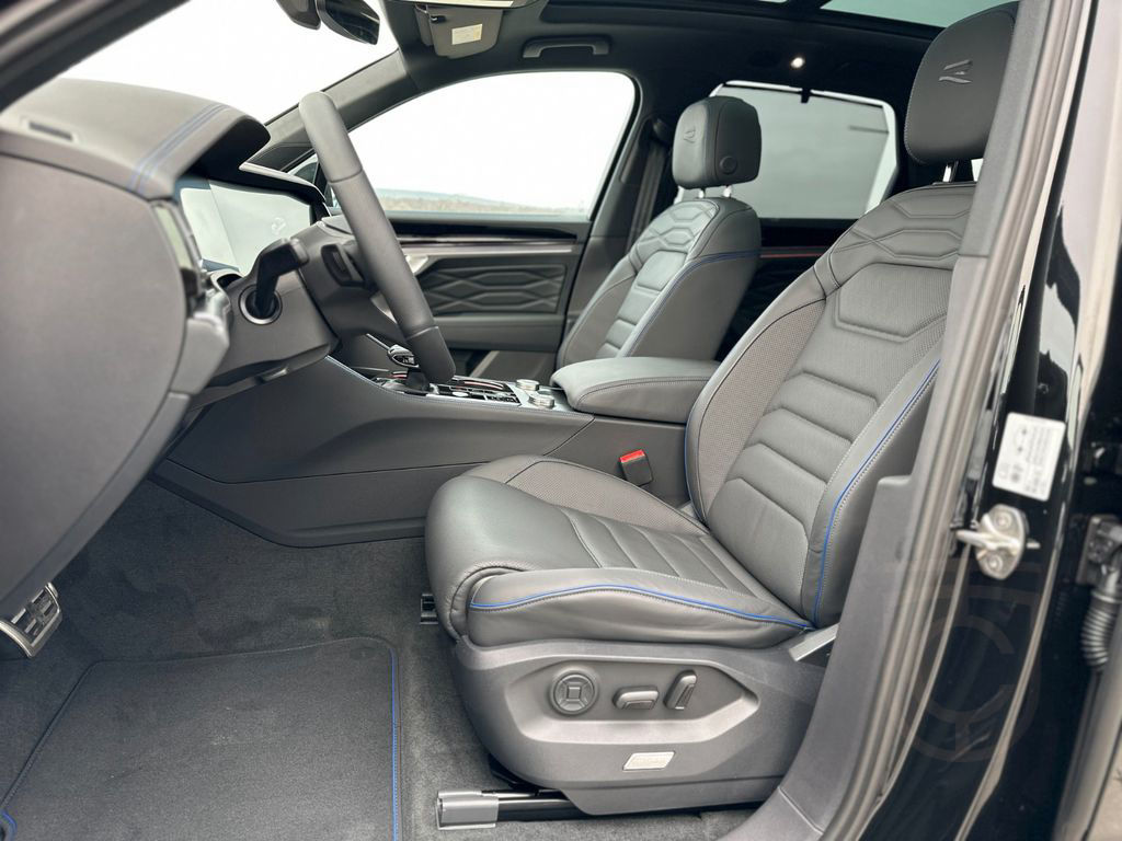 Volkswagen Touareg R eHYBRID+AHK+PANO+DYNAUDIO+SOFTCLOSE