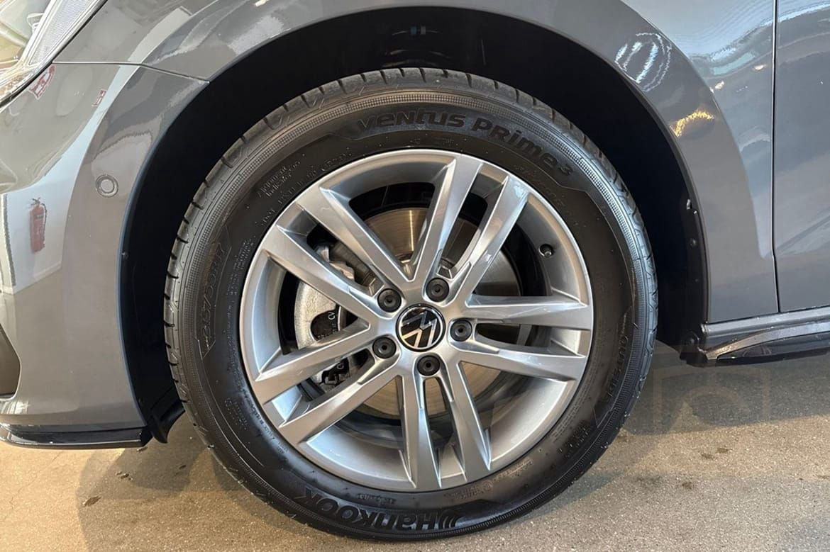 Volkswagen Touran 7-seater 1.5 TSI