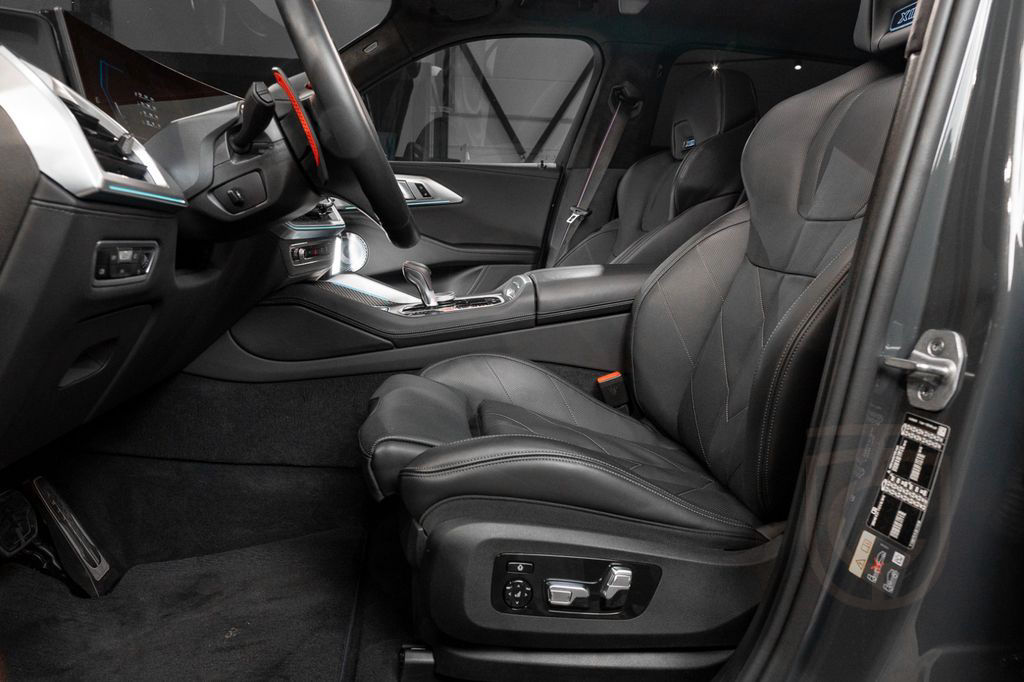 BMW XM 4.4 *BOWERS*HITCH*MASSAGE*