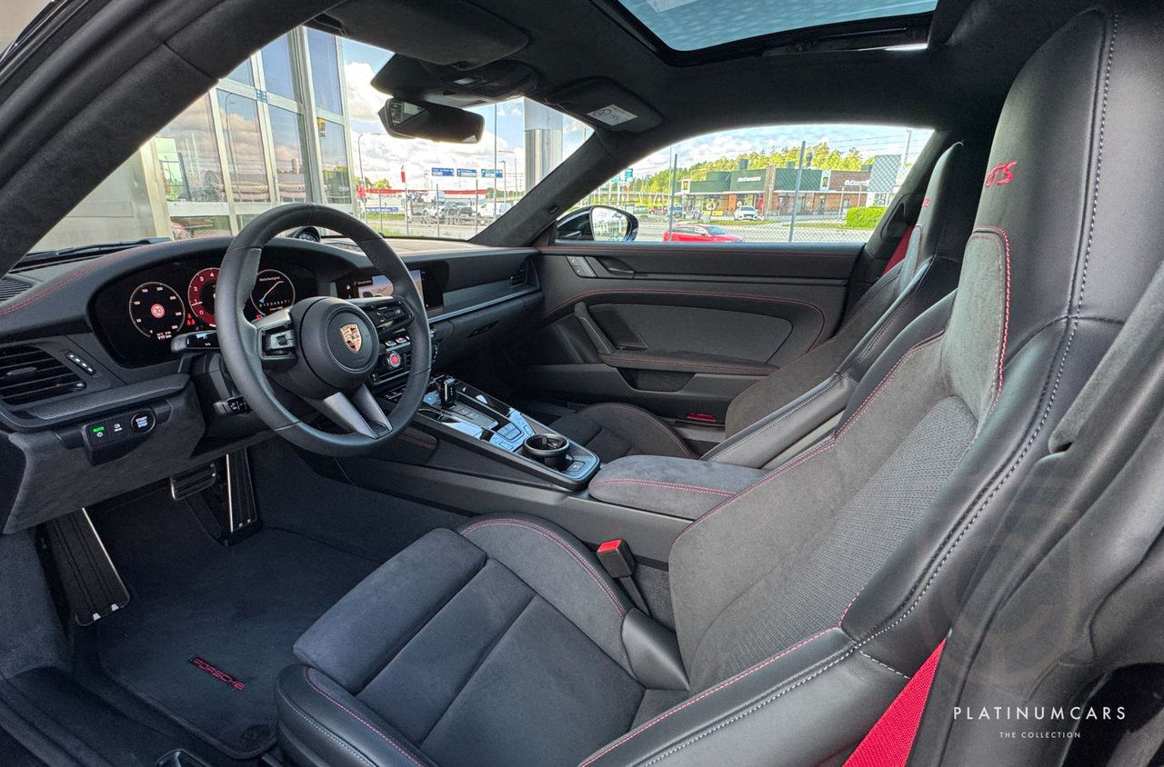 Porsche 911 992.2 Carrera 4 GTS
