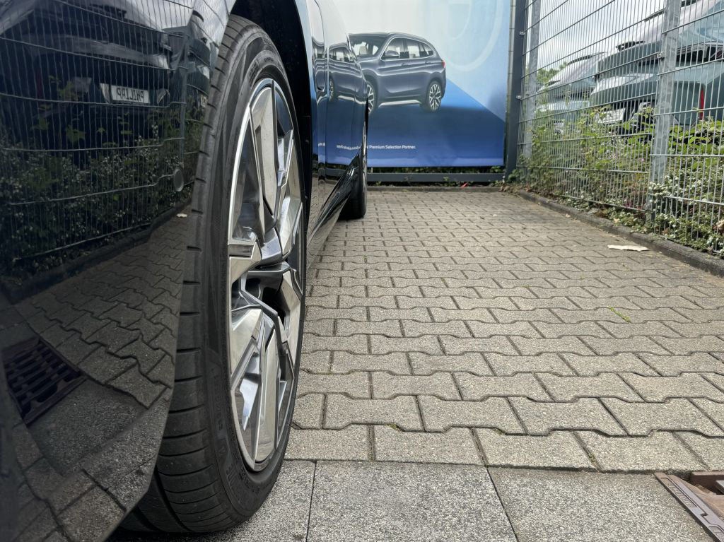 BMW M760e xDrive M Sport Massage Sitzlüft AHK DA-Pro