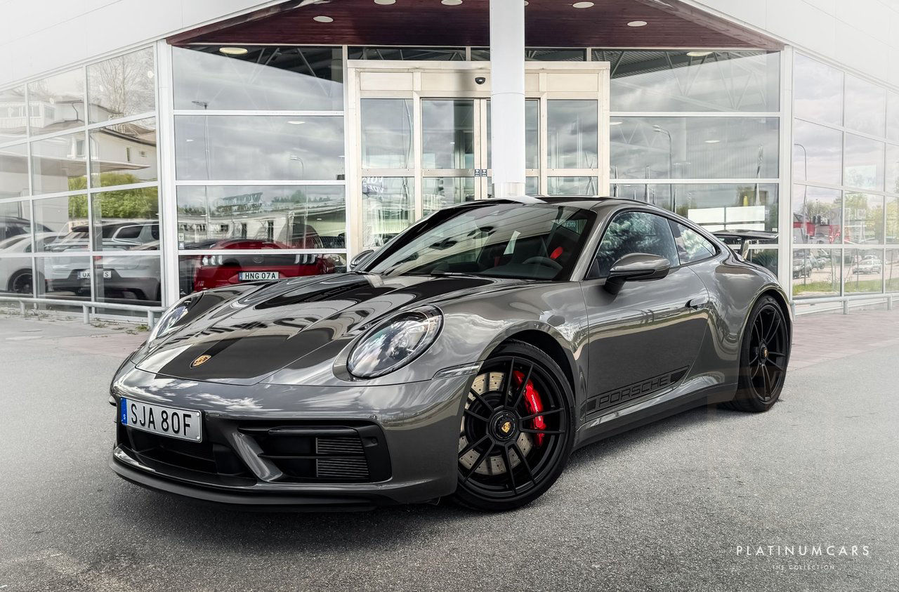 Porsche 911 992 Carrera 4 GTS