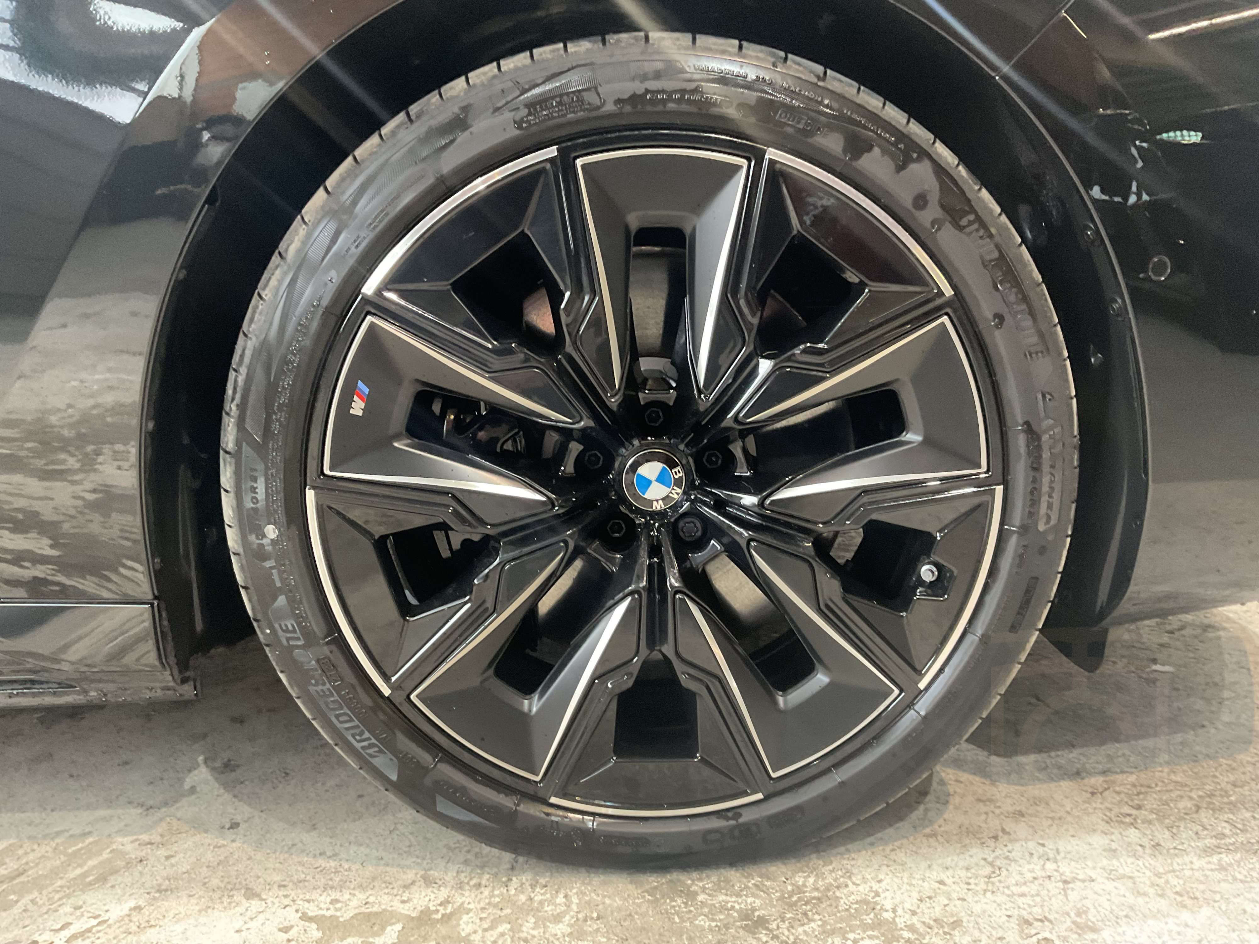 BMW i7