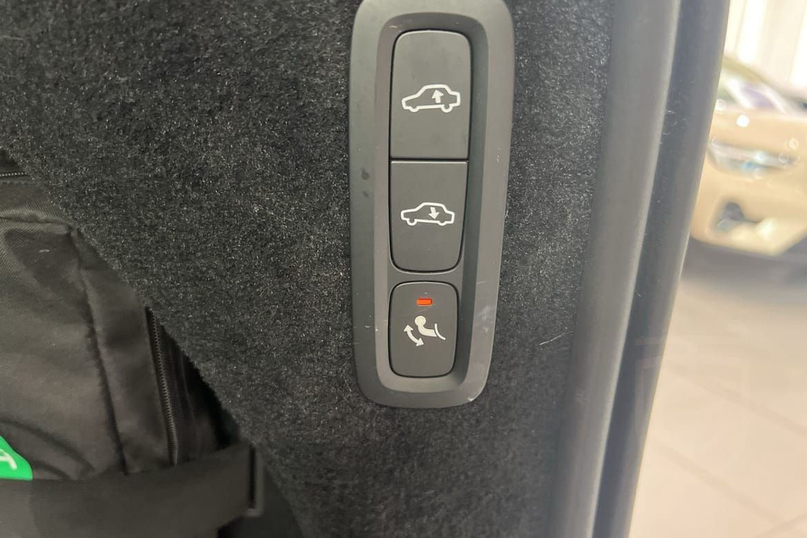 Volvo XC90 7-seater T8 Ultra Dark Edi