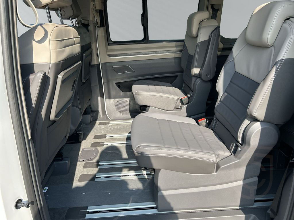 Volkswagen Multivan Style 2.0TDI (UPE78,500)LED+Keyl+Pano+L