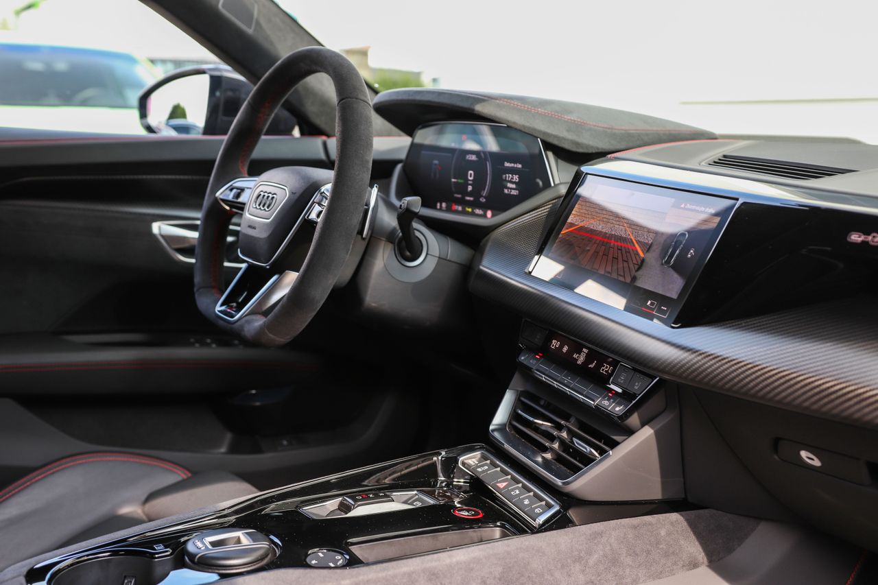 Audi RS e-tron GT/440kW/Masáž/HUD/Noční Vidění SKLADEM