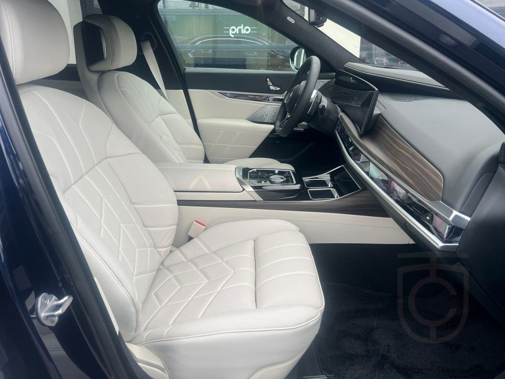 BMW 750e xDrive M-Sport Innovation Connoisseur