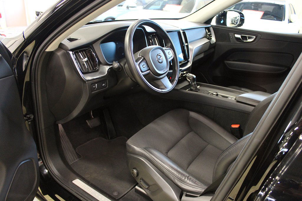 Volvo XC60 T5 AWD Momentum KAMPANJ RÄNTA 2,99% Aut VOC Dragkrok Navi 250hk