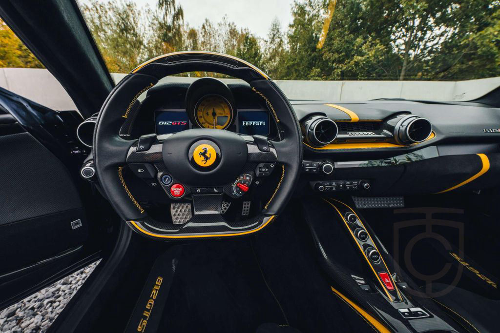 Ferrari 812 GTS Atelier/ Viola Hong Kong / Carbon / VAT