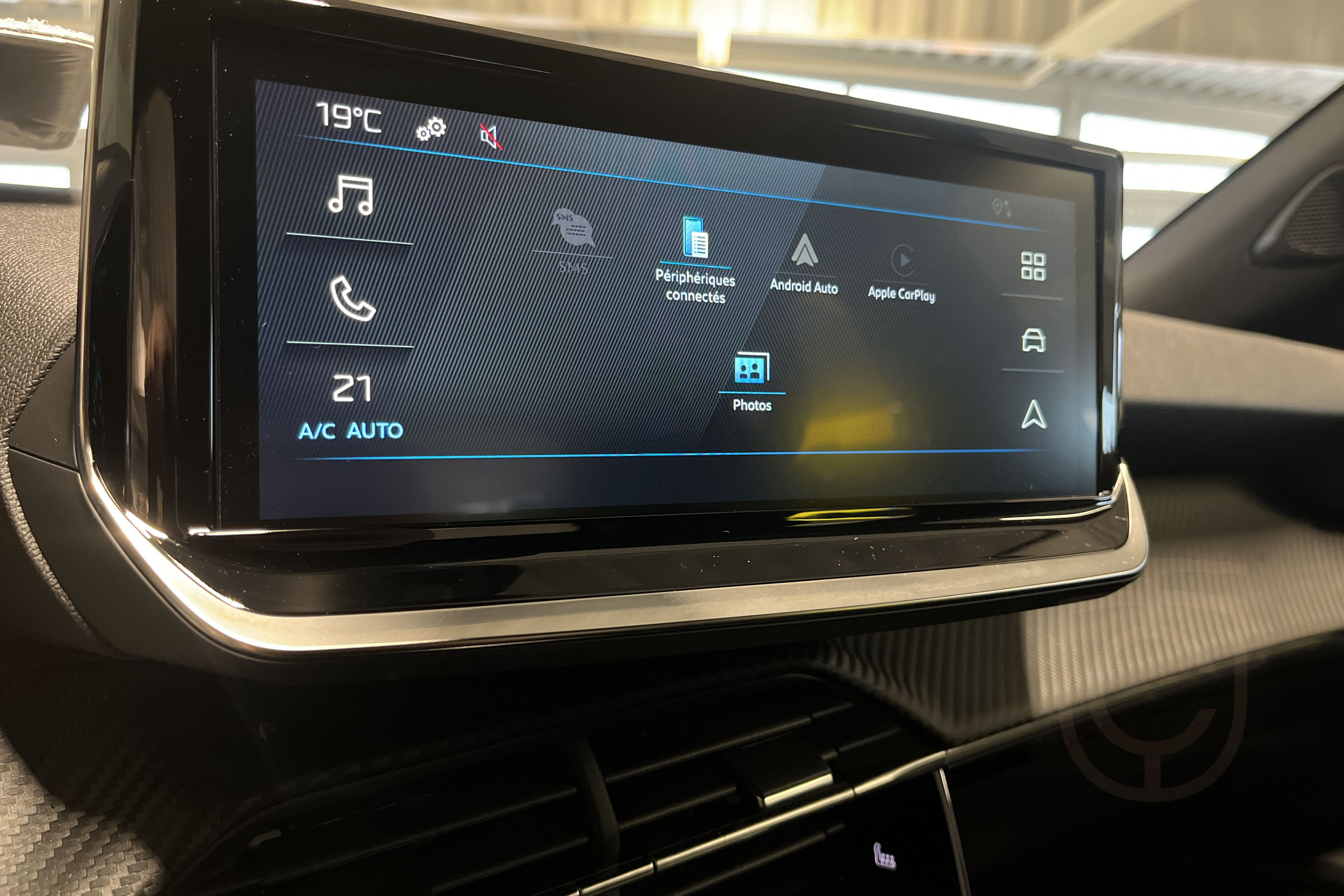 Peugeot 2008 HYBRID 136
