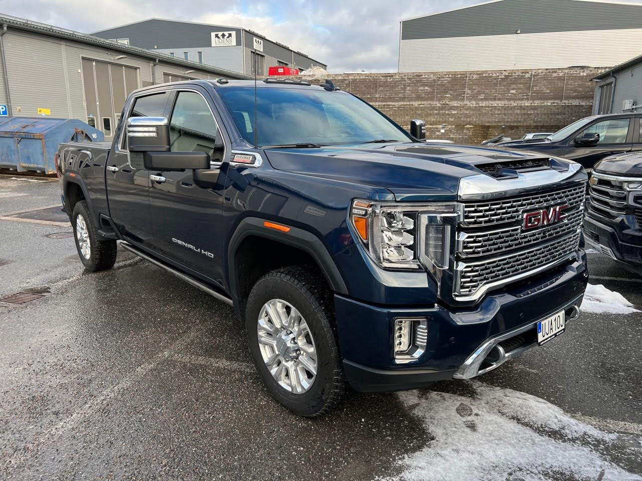 GMC Sierra 2500HD Denali 6.6L Duramax V8,